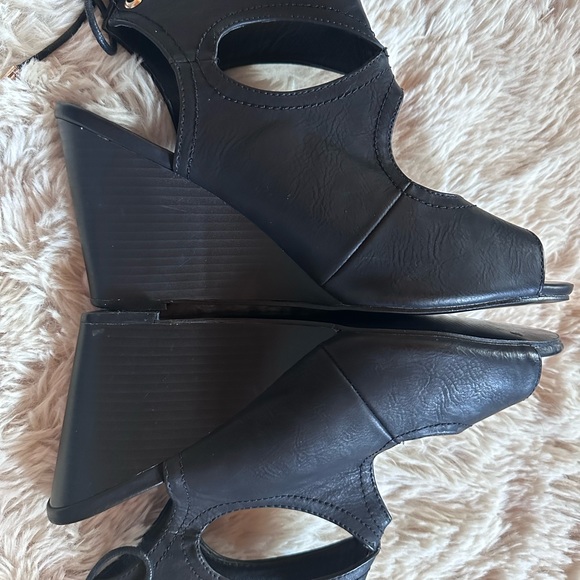 TG Wedge Shoes - Picture 14 of 16